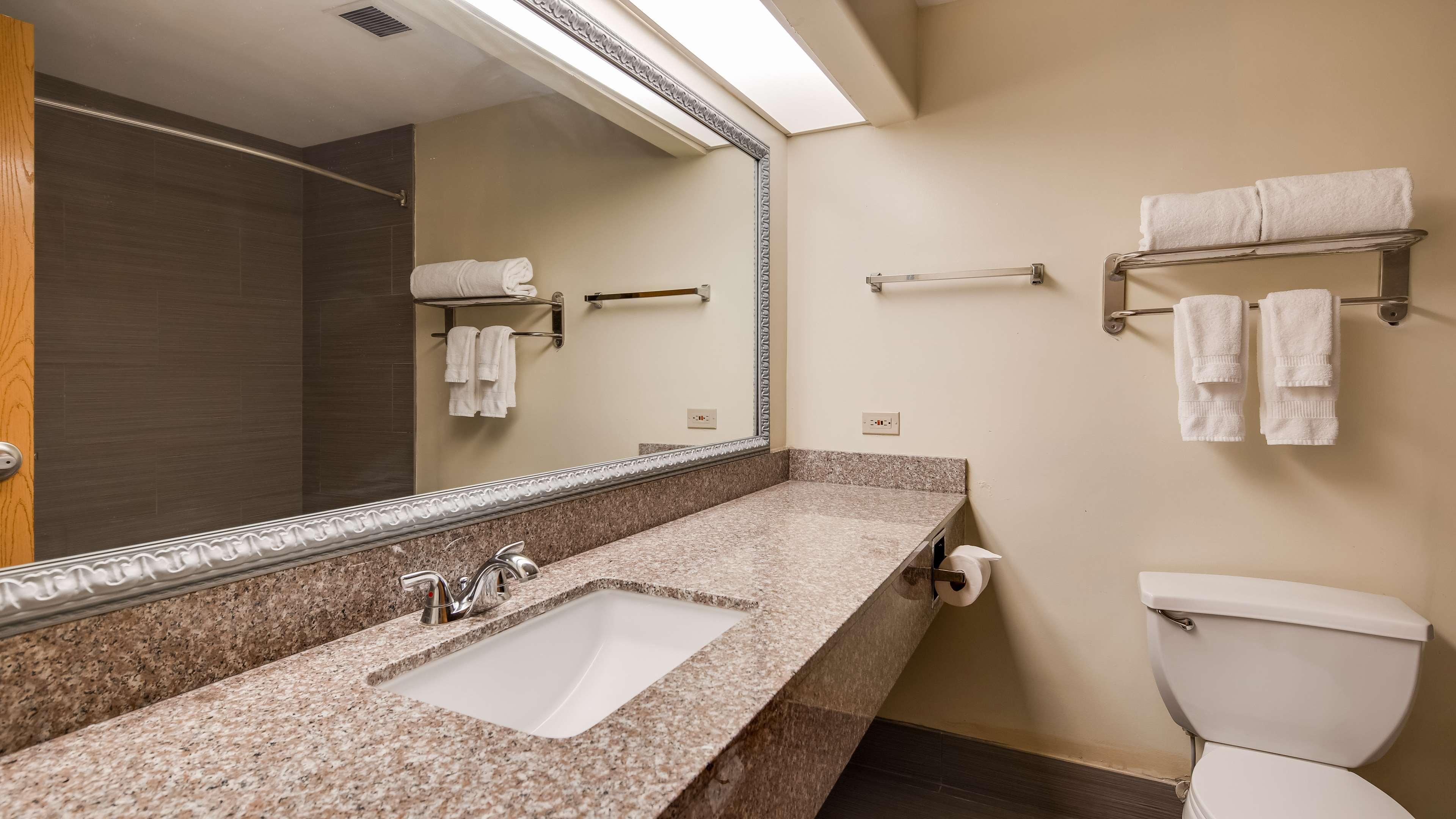 Best Western Rayne Inn Экстерьер фото