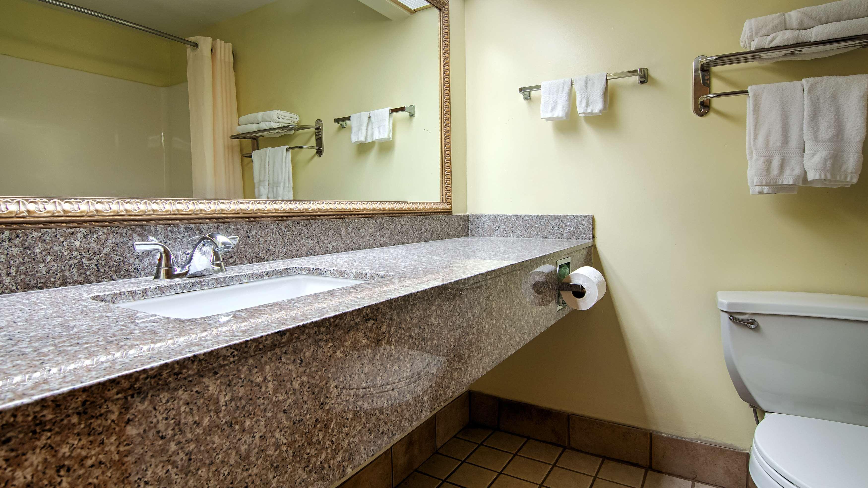 Best Western Rayne Inn Экстерьер фото