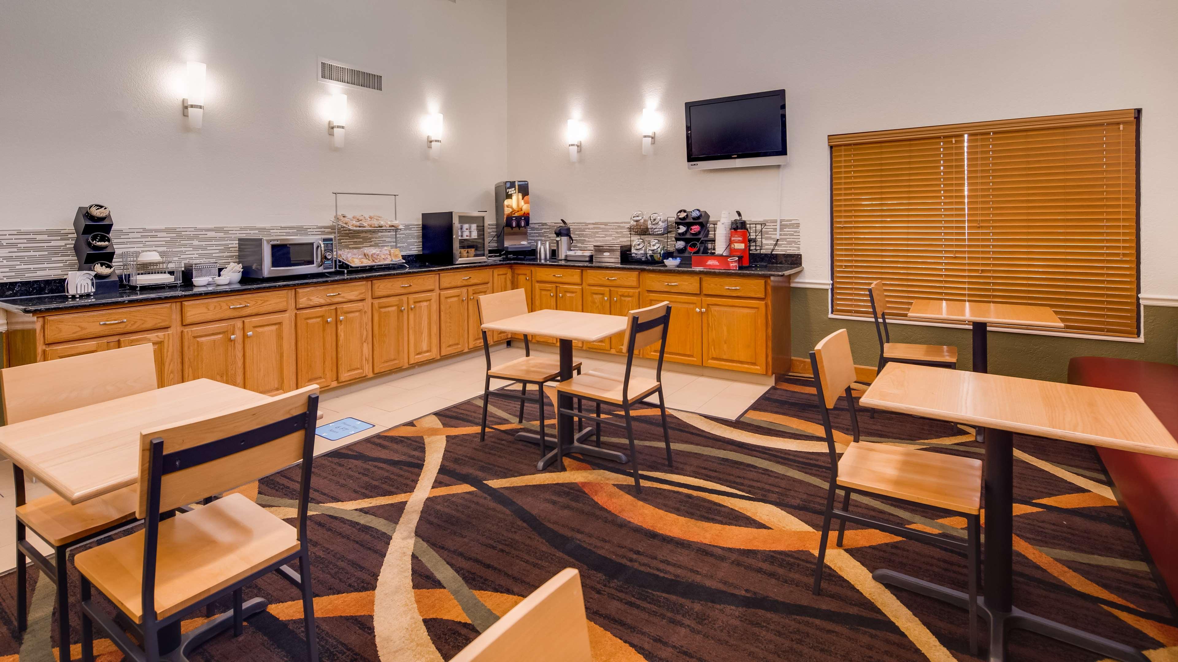Best Western Rayne Inn Экстерьер фото