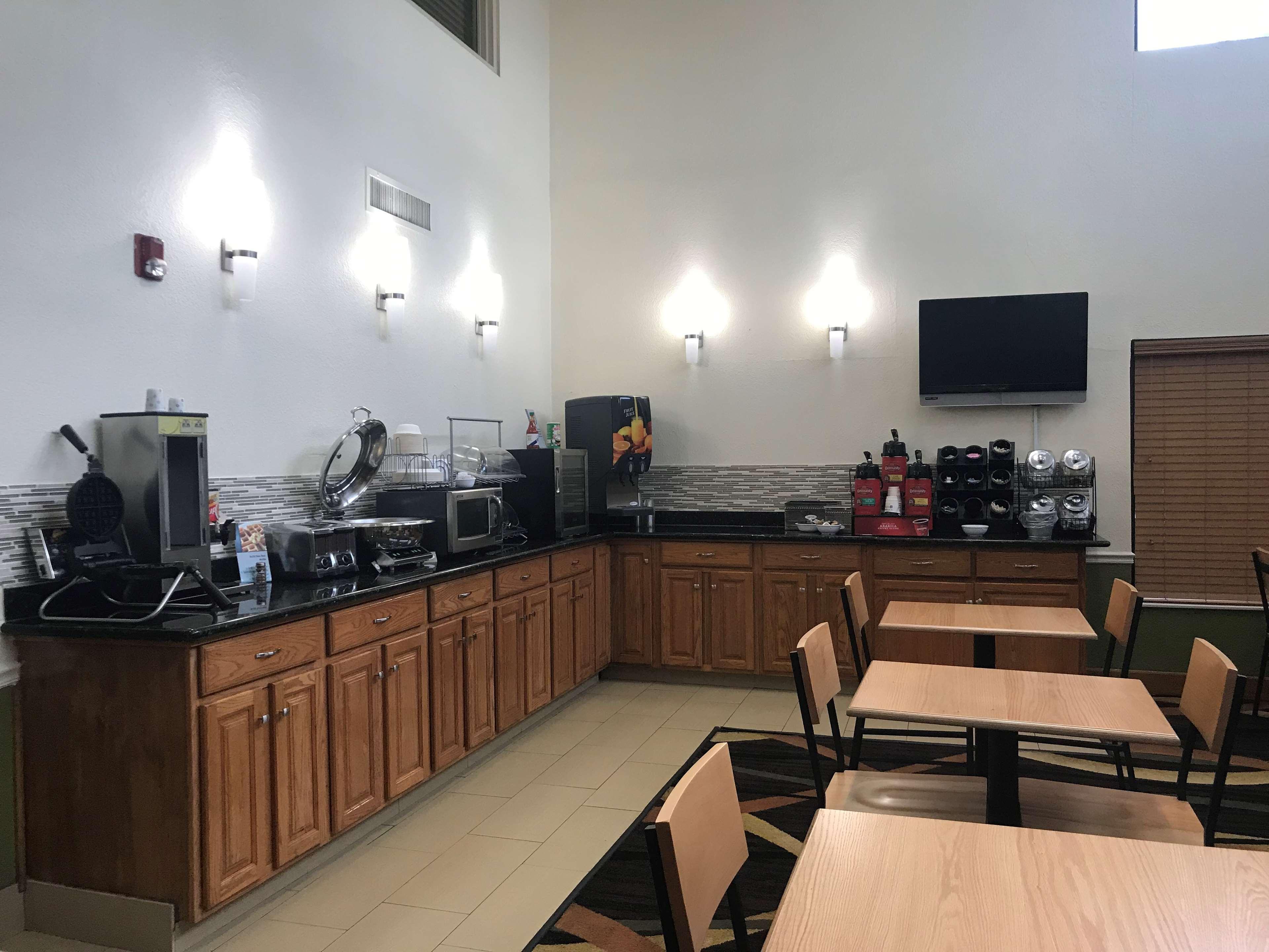 Best Western Rayne Inn Экстерьер фото