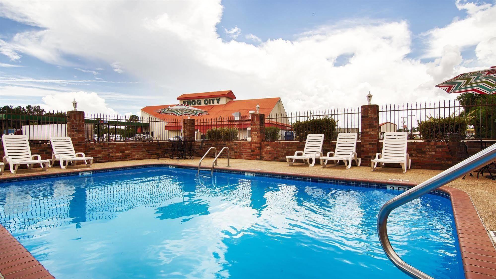 Best Western Rayne Inn Экстерьер фото