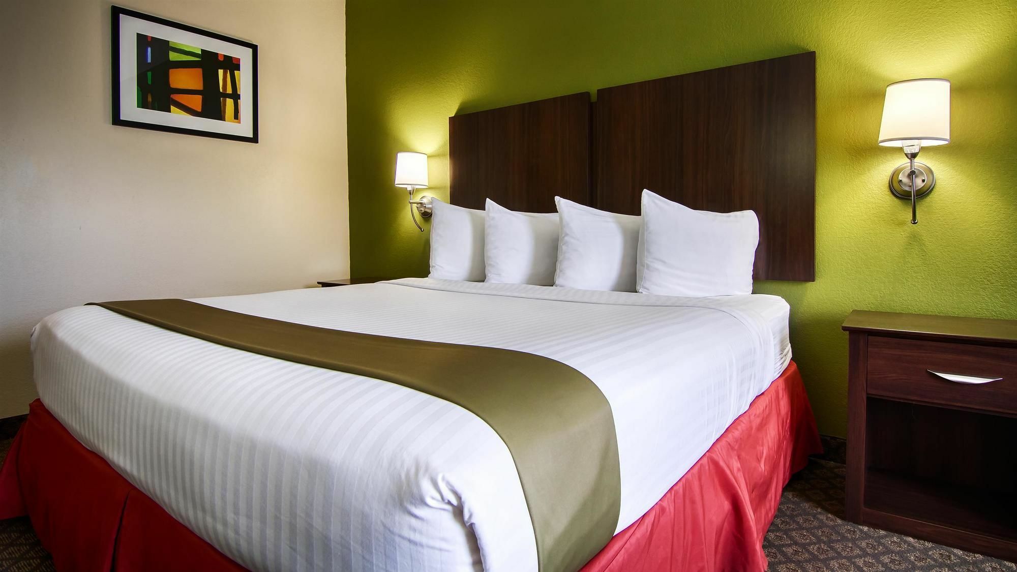 Best Western Rayne Inn Экстерьер фото